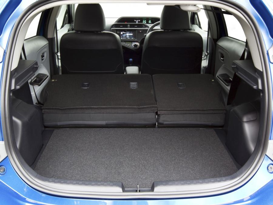  Toyota Prius c 2012 года  (AU) (фото 10 из 19)